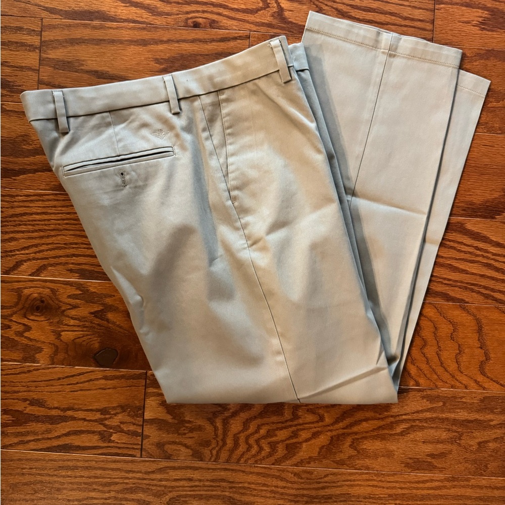 NWT DOCKERS STRAIGHT FIT
38x30